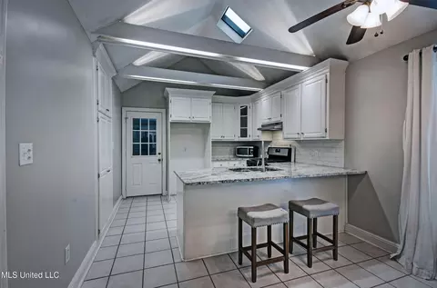 Kitchen - 4021 Brookwood Dr, Flowood, MS 39232 photo 1 of 3
