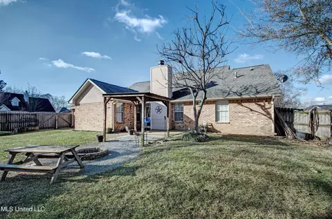 Exterior - 4021 Brookwood Dr, Flowood, MS 39232 photo 3 of 7