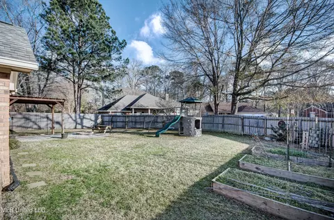 Exterior - 4021 Brookwood Dr, Flowood, MS 39232 photo 7 of 7
