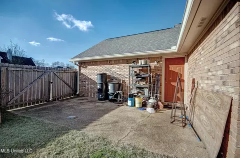 Exterior - 4021 Brookwood Dr, Flowood, MS 39232 photo 4 of 7