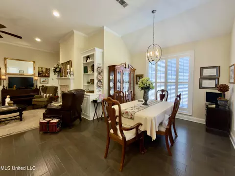 Dining - 245 Falls Xing, Madison, MS 39110 photo 1 of 2