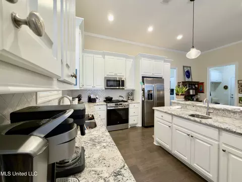 Kitchen - 245 Falls Xing, Madison, MS 39110 photo 3 of 5
