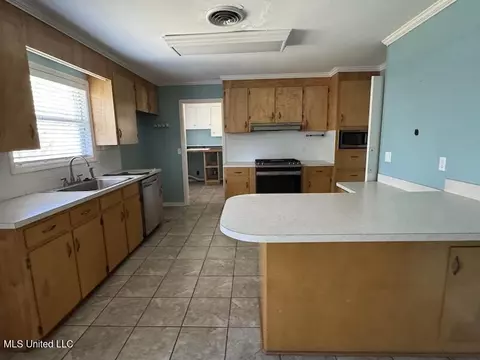 Kitchen - 235 Pimlico Pl, Jackson, MS 39211 photo 2 of 3