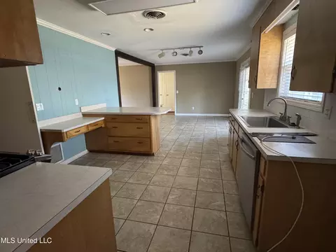 Kitchen - 235 Pimlico Pl, Jackson, MS 39211 photo 1 of 3