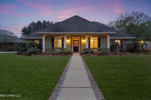 124 Surgeres Pl, Ocean Springs, MS 39564