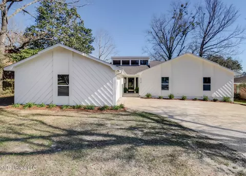 6828 Hilo St, Diamondhead, MS 39525
