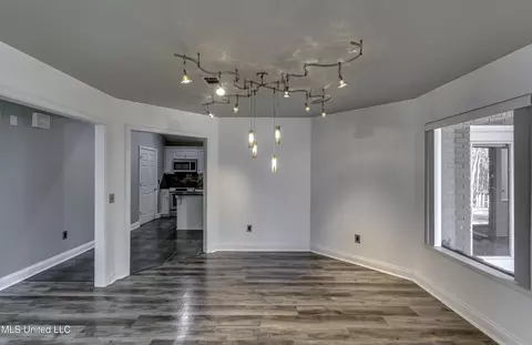 Dining - 110 Meadowview Dr, Brandon, MS 39047 photo 2 of 4