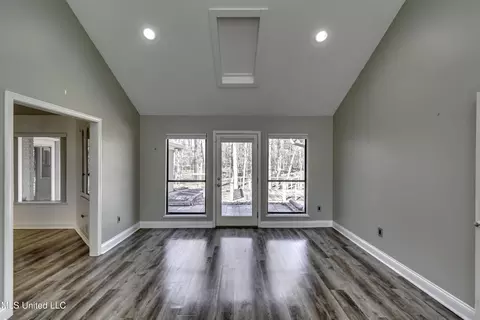 Living - 110 Meadowview Dr, Brandon, MS 39047 photo 3 of 7