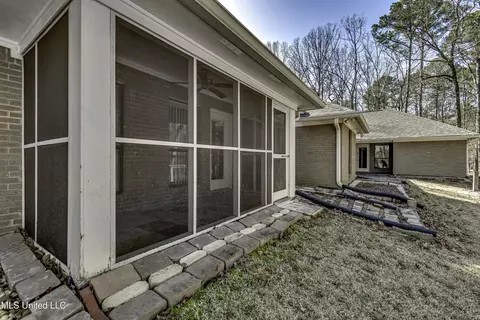 Exterior - 110 Meadowview Dr, Brandon, MS 39047 photo 10 of 16