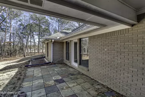 Exterior - 110 Meadowview Dr, Brandon, MS 39047 photo 7 of 16