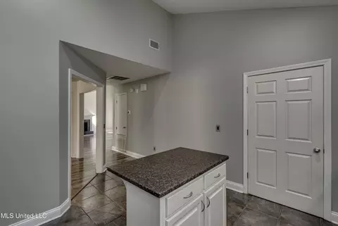 Entry Way - 110 Meadowview Dr, Brandon, MS 39047 photo 1 of 2