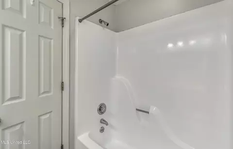 Bath - 110 Meadowview Dr, Brandon, MS 39047 photo 8 of 8