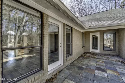 Exterior - 110 Meadowview Dr, Brandon, MS 39047 photo 6 of 16