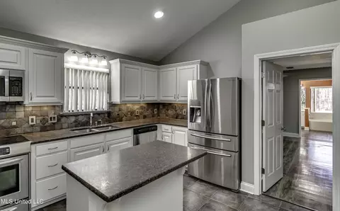 Kitchen - 110 Meadowview Dr, Brandon, MS 39047 photo 5 of 5
