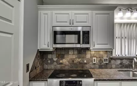 Kitchen - 110 Meadowview Dr, Brandon, MS 39047 photo 3 of 5