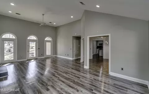 Living - 110 Meadowview Dr, Brandon, MS 39047 photo 1 of 7