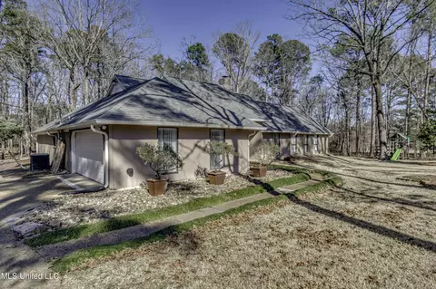 Exterior - 110 Meadowview Dr, Brandon, MS 39047 photo 3 of 16