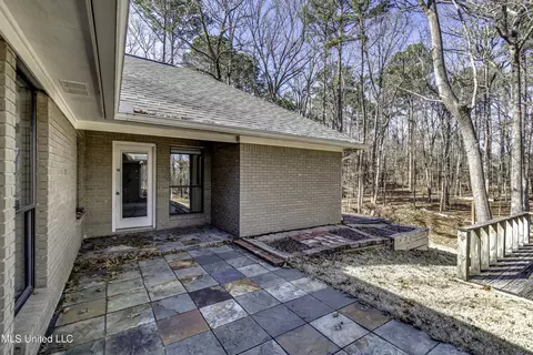 Exterior - 110 Meadowview Dr, Brandon, MS 39047 photo 13 of 16