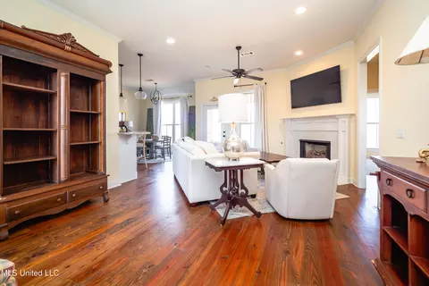 Living - 449 Cumberland Rdg, Madison, MS 39110 photo 1 of 3