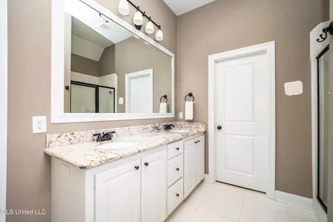 Bath - 449 Cumberland Rdg, Madison, MS 39110 photo 2 of 4