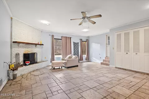 Living - 4545 Meadowhill Dr, Jackson, MS 39206 photo 2 of 2