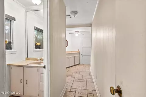 Entry Way - 4545 Meadowhill Dr, Jackson, MS 39206 photo 2 of 2