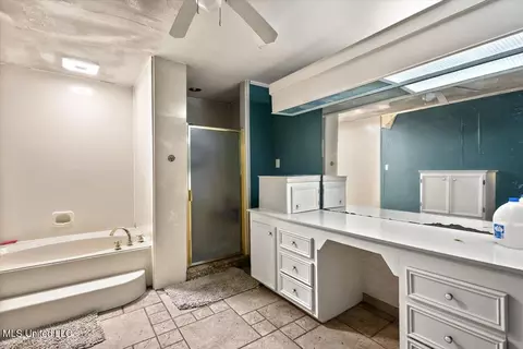 Bath - 4545 Meadowhill Dr, Jackson, MS 39206 photo 3 of 3