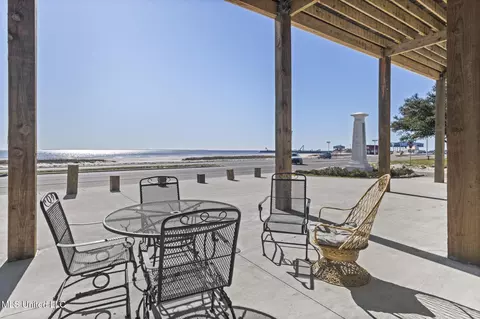 Exterior - 601 E Beach Blvd, Long Beach, MS 39560 photo 3 of 4
