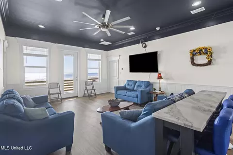 Living - 601 E Beach Blvd, Long Beach, MS 39560 photo 3 of 3