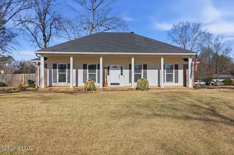 799 Highpoint Dr, Byram, MS 39272