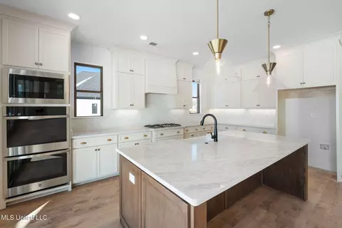 Kitchen - 343 Camp Xing, Hernando, MS 38632 photo 2 of 3