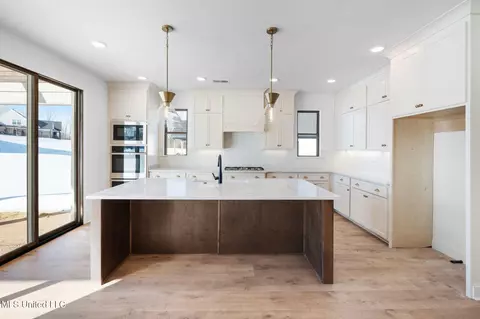 Kitchen - 343 Camp Xing, Hernando, MS 38632 photo 1 of 3
