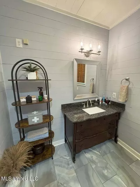 Bath - 982 S Church St, Brookhaven, MS 39601 photo 1 of 10