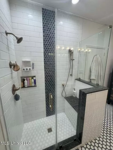 Bath - 982 S Church St, Brookhaven, MS 39601 photo 5 of 10