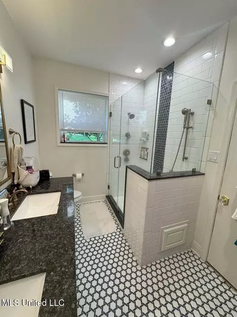 Bath - 982 S Church St, Brookhaven, MS 39601 photo 4 of 10