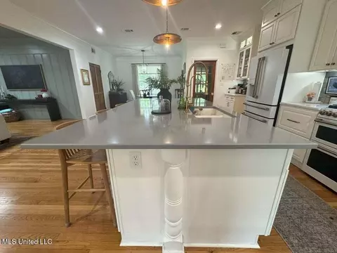 Kitchen - 982 S Church St, Brookhaven, MS 39601 photo 5 of 8