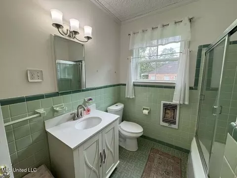 Bath - 982 S Church St, Brookhaven, MS 39601 photo 8 of 10
