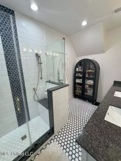 Bath - 982 S Church St, Brookhaven, MS 39601 photo 6 of 10