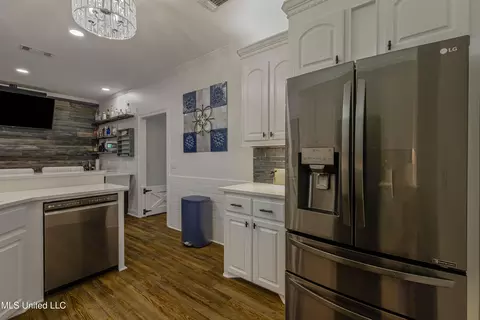 Kitchen - 412 Rolling Hills Cir, Brandon, MS 39042 photo 6 of 6