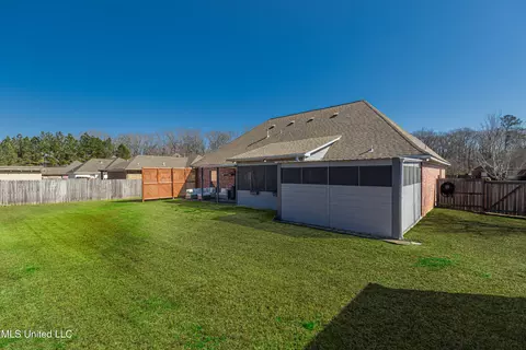 Exterior - 412 Rolling Hills Cir, Brandon, MS 39042 photo 13 of 16