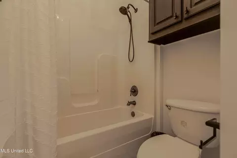 Bath - 412 Rolling Hills Cir, Brandon, MS 39042 photo 7 of 7