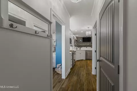Entry Way - 412 Rolling Hills Cir, Brandon, MS 39042 photo 5 of 7