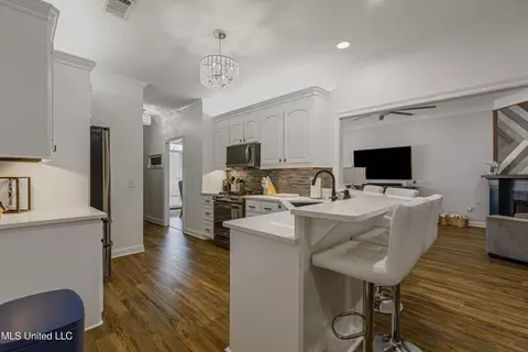 Kitchen - 412 Rolling Hills Cir, Brandon, MS 39042 photo 3 of 6