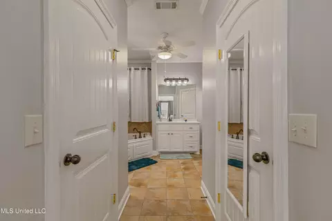 Entry Way - 412 Rolling Hills Cir, Brandon, MS 39042 photo 6 of 7