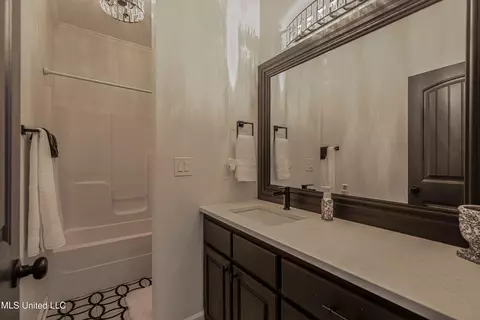 Bath - 412 Rolling Hills Cir, Brandon, MS 39042 photo 5 of 7
