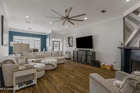 Living - 412 Rolling Hills Cir, Brandon, MS 39042 photo 3 of 3