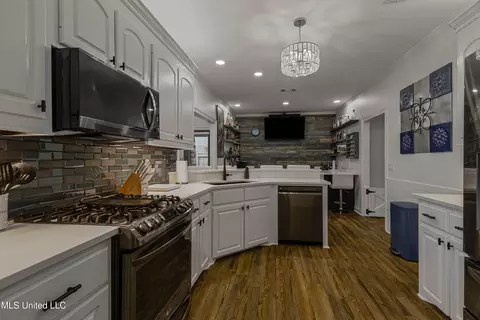 Kitchen - 412 Rolling Hills Cir, Brandon, MS 39042 photo 5 of 6