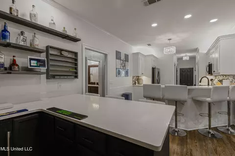 Kitchen - 412 Rolling Hills Cir, Brandon, MS 39042 photo 2 of 6