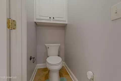 Bath - 412 Rolling Hills Cir, Brandon, MS 39042 photo 3 of 7