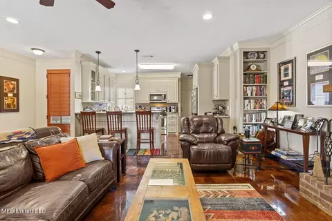 Living - 233 Rockbridge Dr, Madison, MS 39110 photo 2 of 3